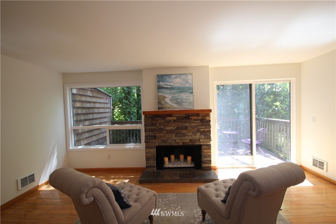 8705 238th Street Southwest, Unit G Edmonds, WA 98026 - Photo 3 of 12 Gallery Image 3