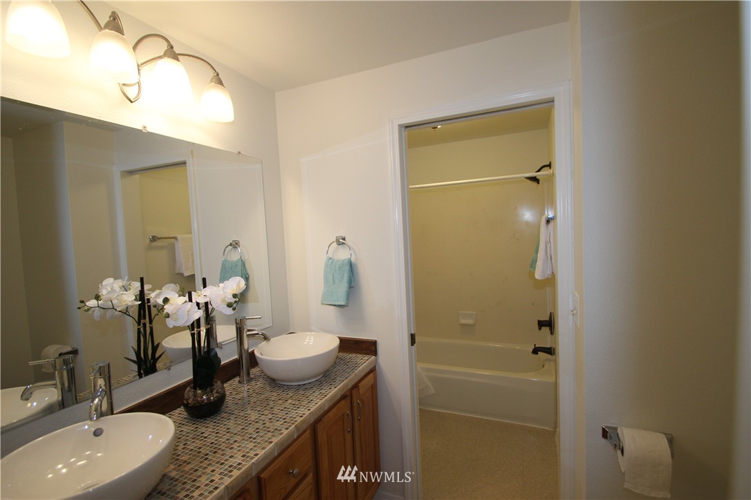 8705 238th Street Southwest, Unit G Edmonds, WA 98026 - Photo 8 of 12 Gallery Image 8