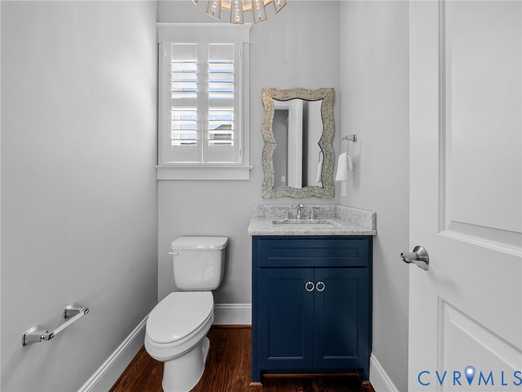 16125 Binley Road Midlothian, VA 23112 - Photo 15 of 50 a bathroom with a toilet sink and mirror
