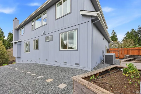 a view of a house with backyard