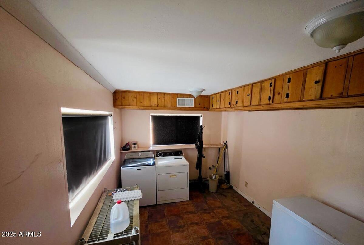 2062 East Horseshoe Springs Road Winkelman, AZ 85192 - Photo 24 of 32 Laundry Room
