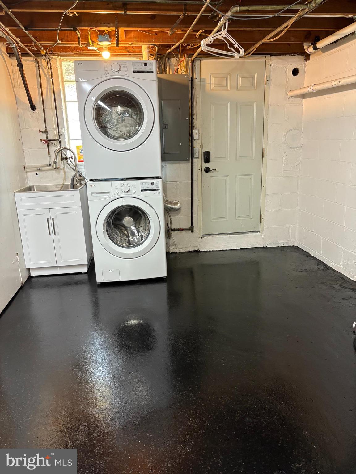 3541 Benzinger Road Baltimore, MD 21229 - Photo 31 of 33 a utility room with wooden floor washing machine and dryer
