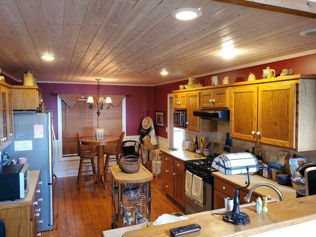 842 Rhododendron Road Hillsville, VA 24343 - Photo 18 of 26 Gallery Image 18