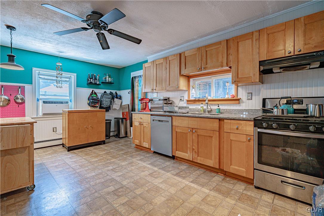 327 Broad Street Emmaus, PA 18049 - Photo 8 of 27 Gallery Image 8