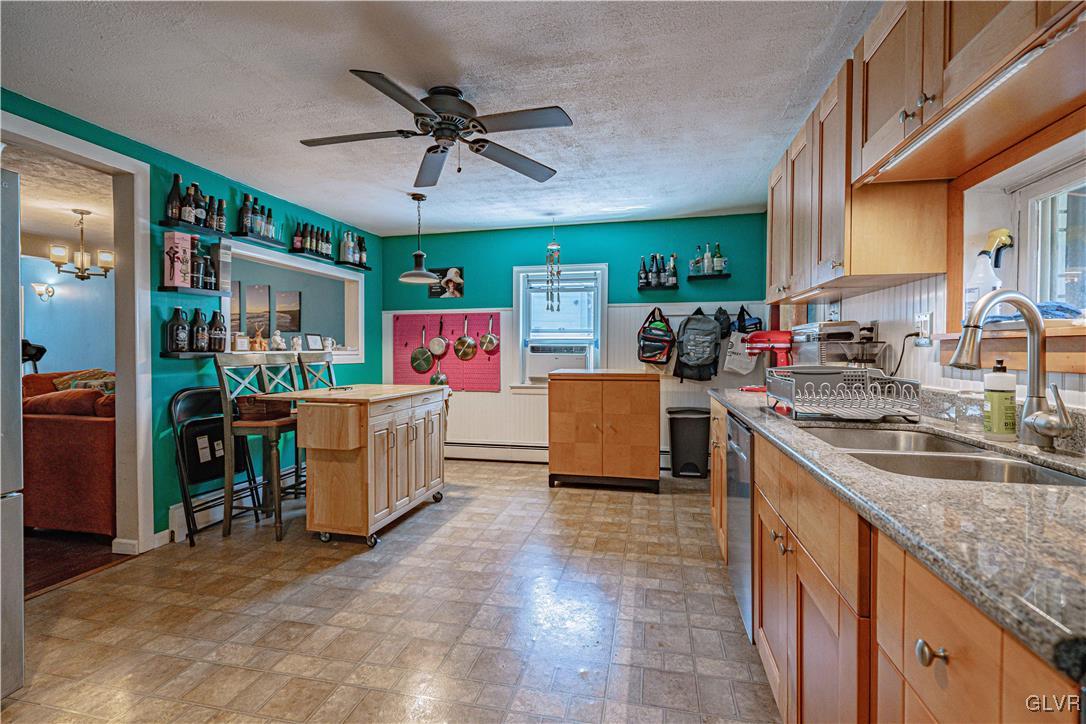 327 Broad Street Emmaus, PA 18049 - Photo 9 of 27 Gallery Image 9