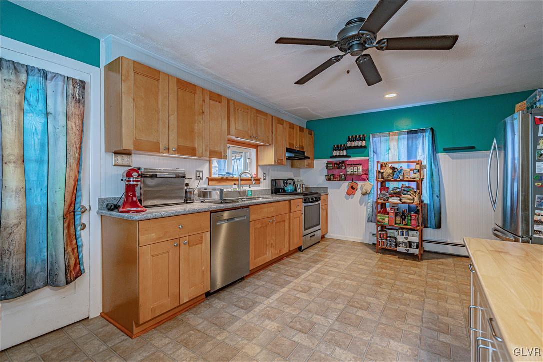 327 Broad Street Emmaus, PA 18049 - Photo 10 of 27 Gallery Image 10