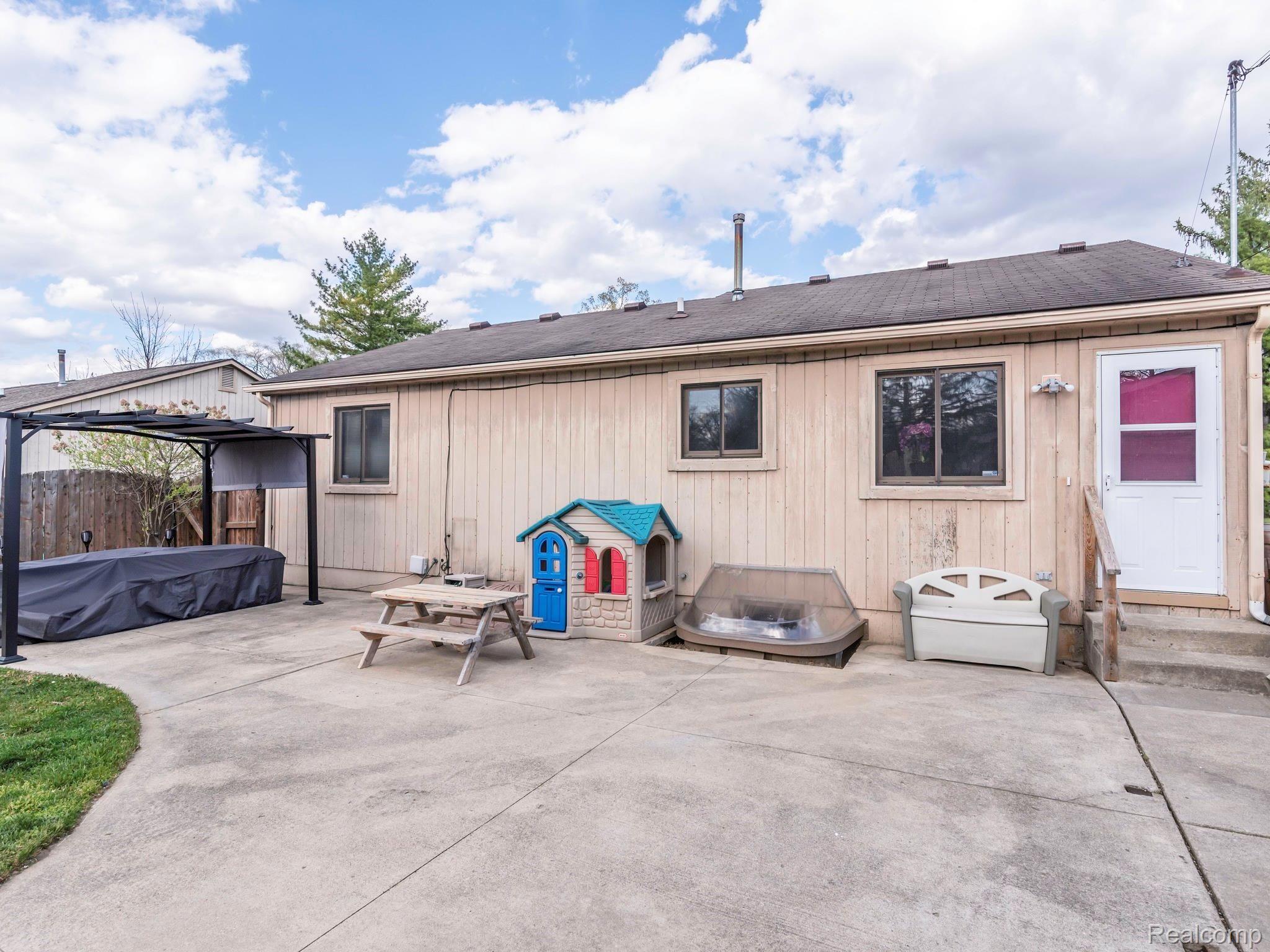 18235 Inkster Road Livonia, MI 48152 - Photo 45 of 49 010_52.jpg