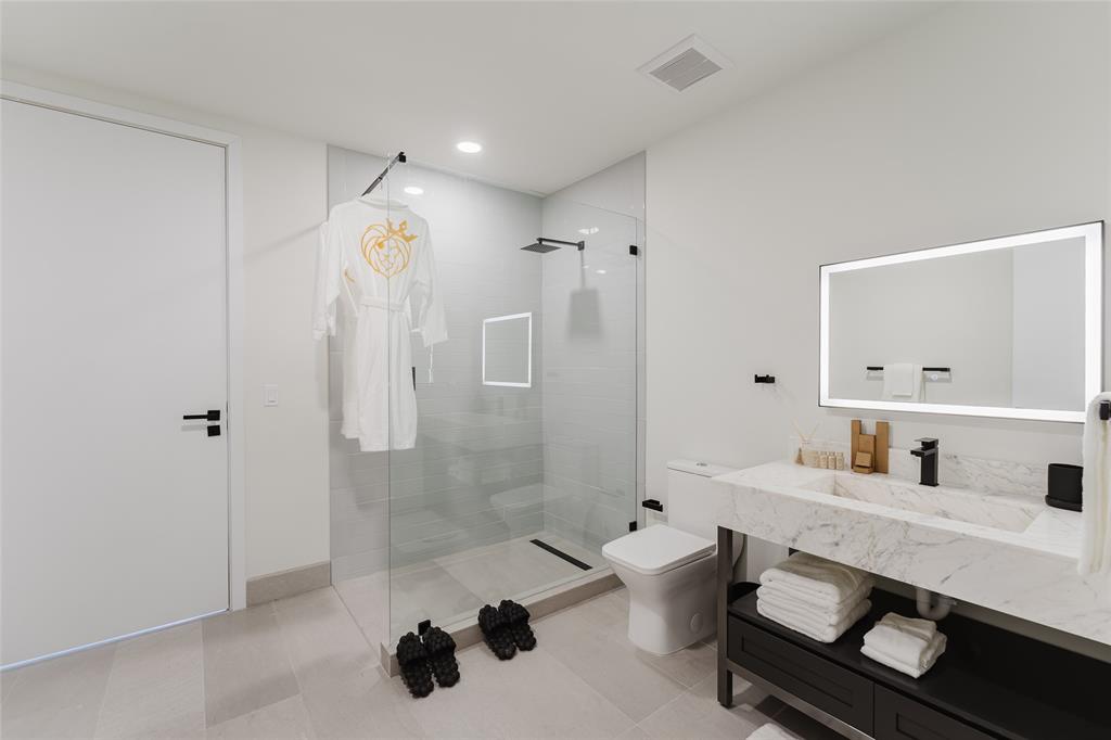 2750 Griffin Road, Unit 309 Fort Lauderdale, FL 33312 - Photo 19 of 47 a bathroom with a sink and a mirror