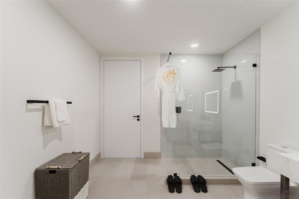 2750 Griffin Road, Unit 309 Fort Lauderdale, FL 33312 - Photo 20 of 47 a bathroom with a shower