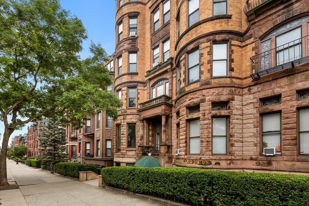 362 Commonwealth Avenue, Unit 4A Boston, MA 02115 - Photo 19 of 23 front view of a building