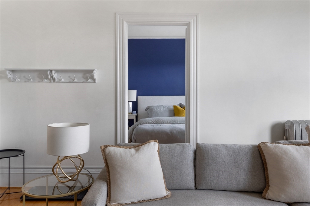 362 Commonwealth Avenue, Unit 4A Boston, MA 02115 - Photo 8 of 23 a living room with furniture and a lamp