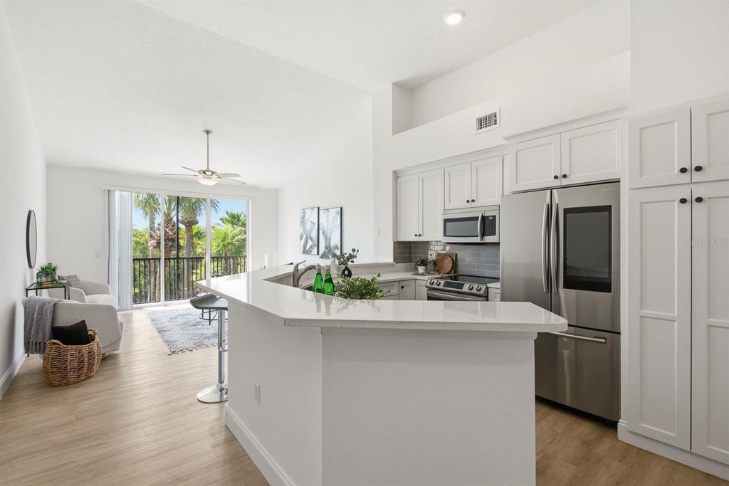 1027 Normandy Trace Road Tampa, FL 33602 - Photo 8 of 38