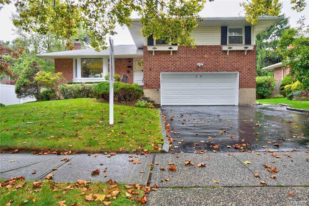 39 Roxton Road Plainview, NY 11803 - Photo 1 of 1