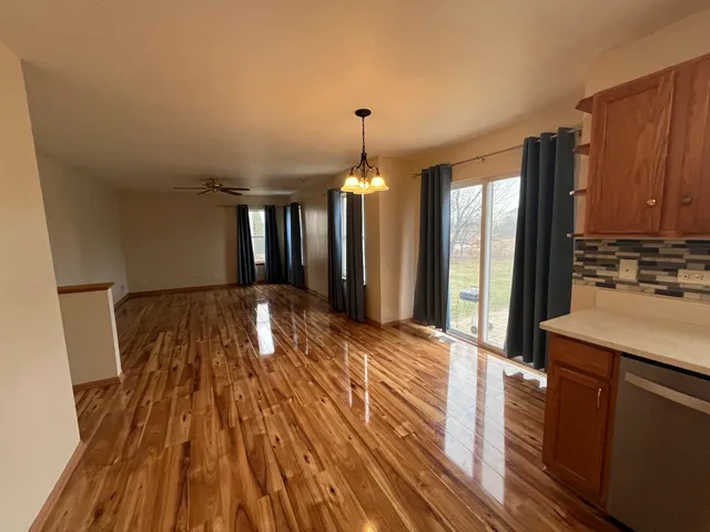 $2,500 | 2936 Deerpath Lane, Carpentersville, IL 60110