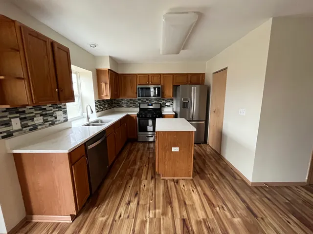 $2,500 | 2936 Deerpath Lane, Carpentersville, IL 60110