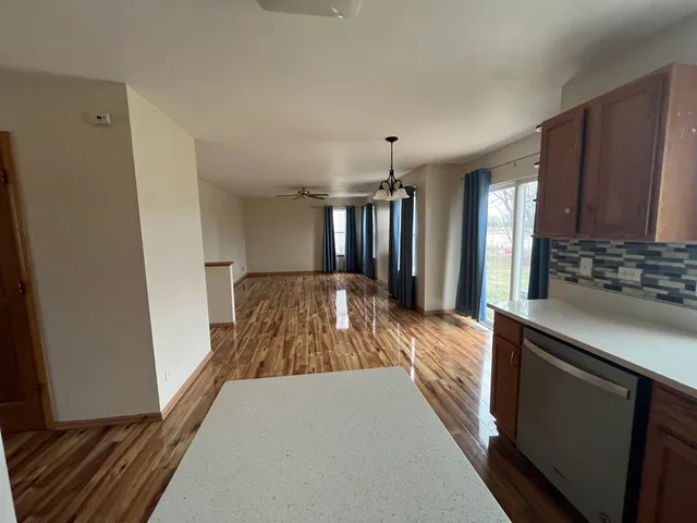 $2,500 | 2936 Deerpath Lane, Carpentersville, IL 60110