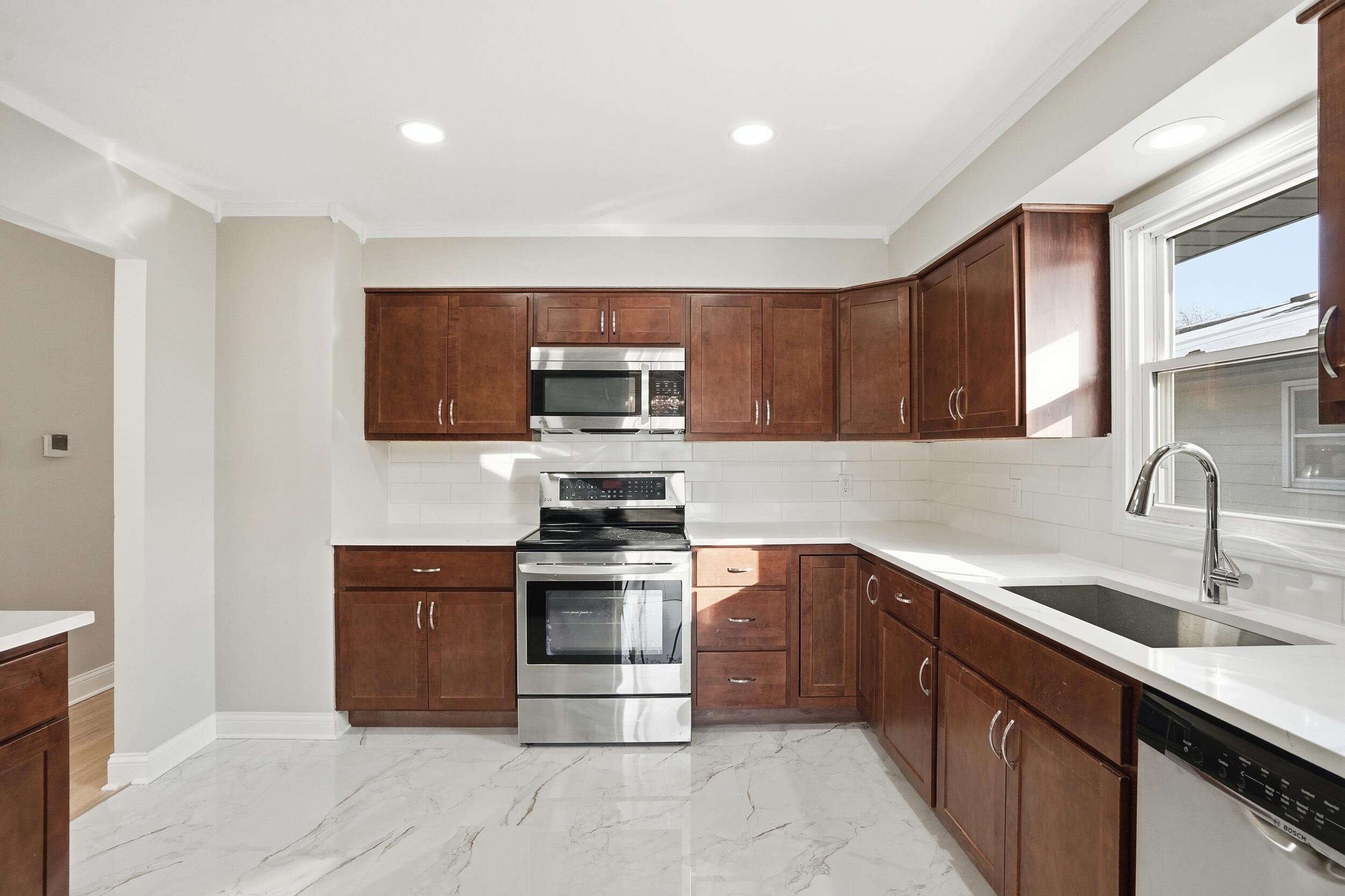 2008 Sir Richard Road Schererville, IN 46375 - Photo 11 of 27 2500x1666