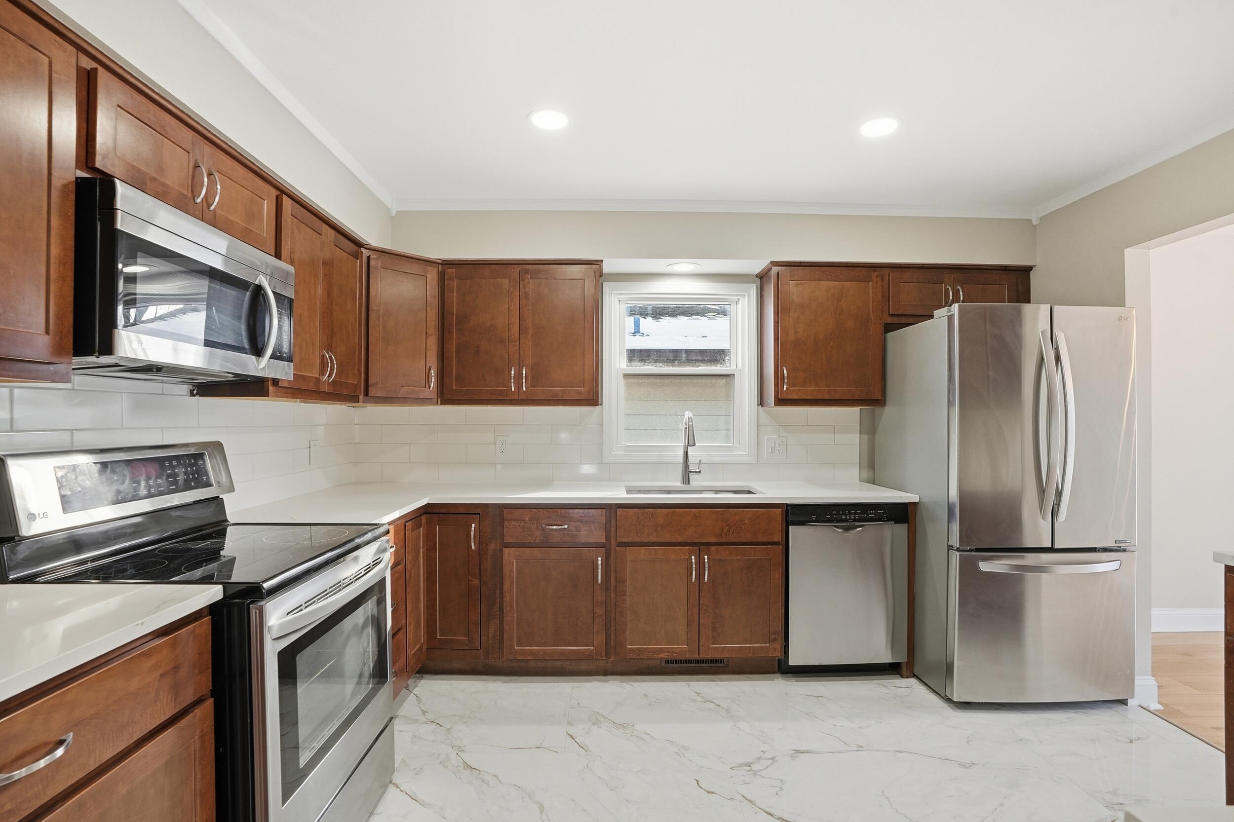 2008 Sir Richard Road Schererville, IN 46375 - Photo 10 of 27 2500x1666