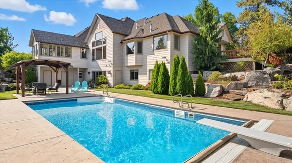 $1,950,000 | 13615 North Riverbluff Lane, Spokane, WA 99208