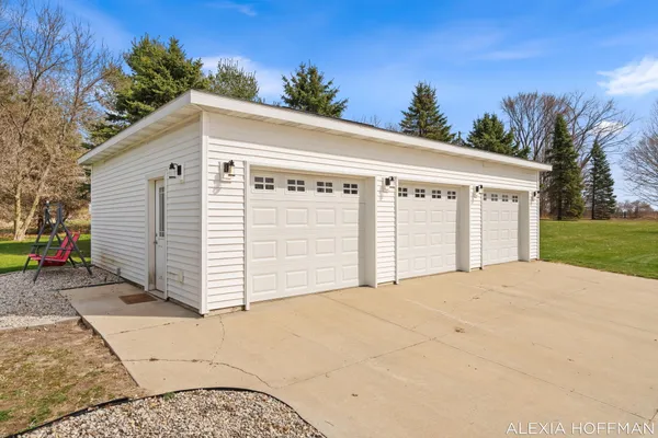 $675,000 | 7266 Peddler Lake, Clarksville, MI 48815