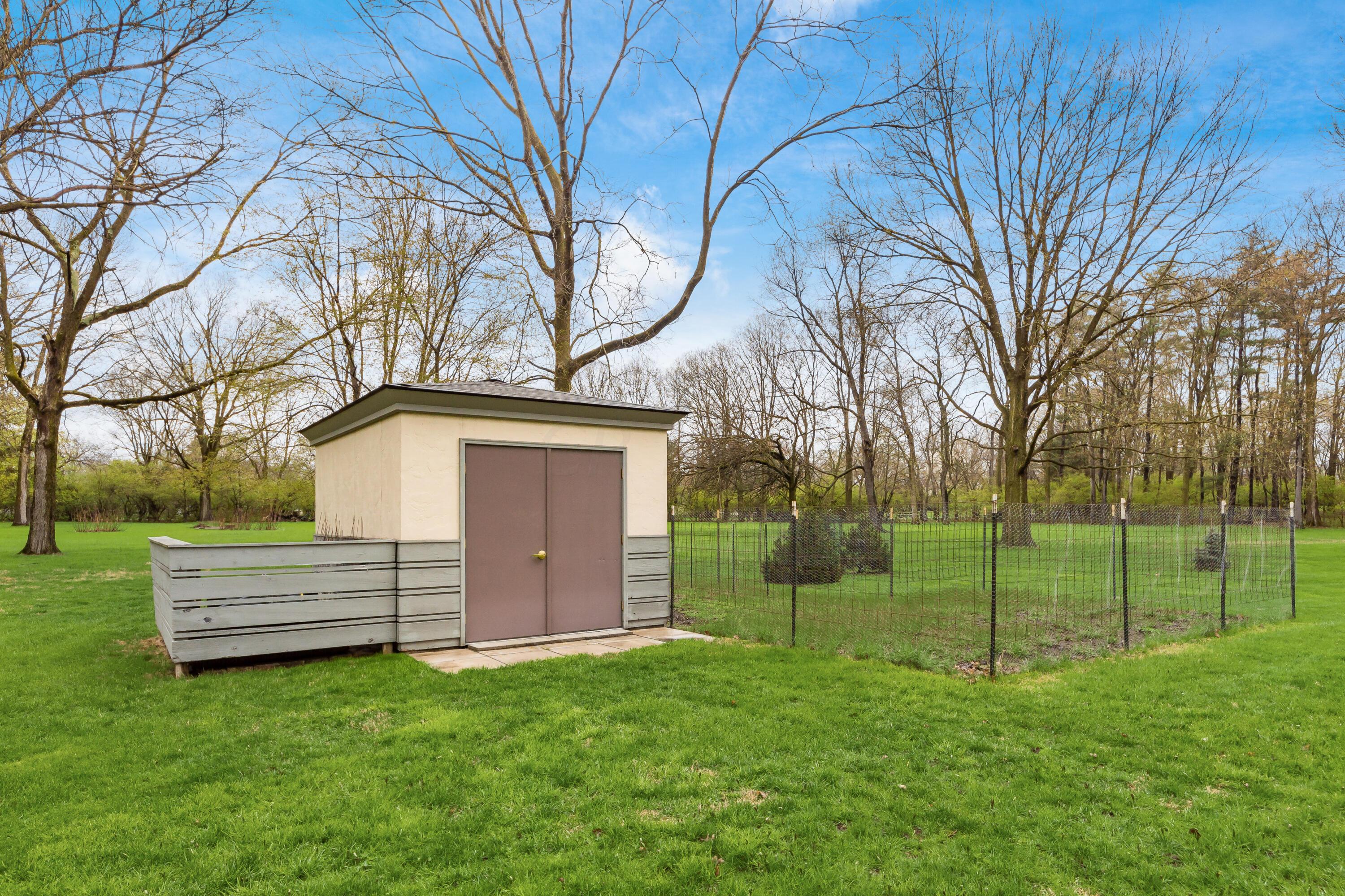4398 Dublin Road Columbus, OH 43221 - Photo 45 of 61 storage shed