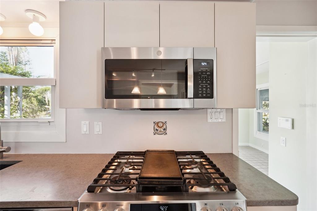 349 Scott Avenue Sarasota, FL 34243 - Photo 15 of 47