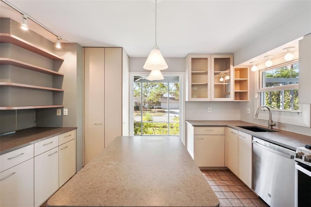 349 Scott Avenue Sarasota, FL 34243 - Photo 18 of 47