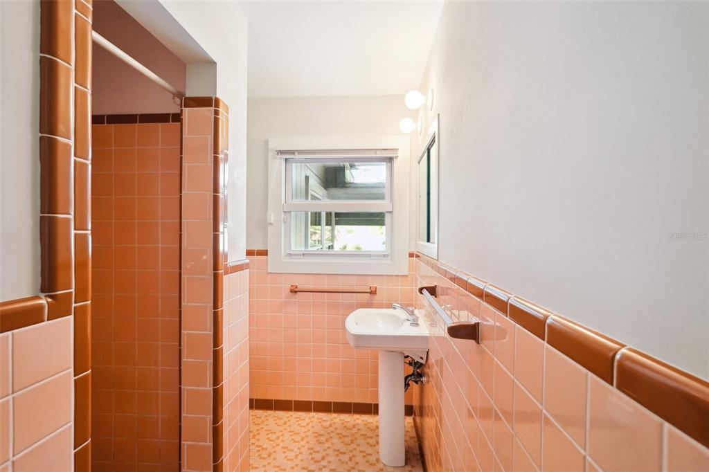 349 Scott Avenue Sarasota, FL 34243 - Photo 20 of 47