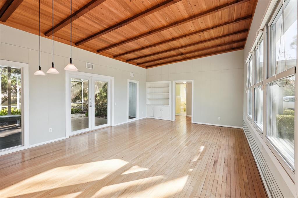 349 Scott Avenue Sarasota, FL 34243 - Photo 9 of 47