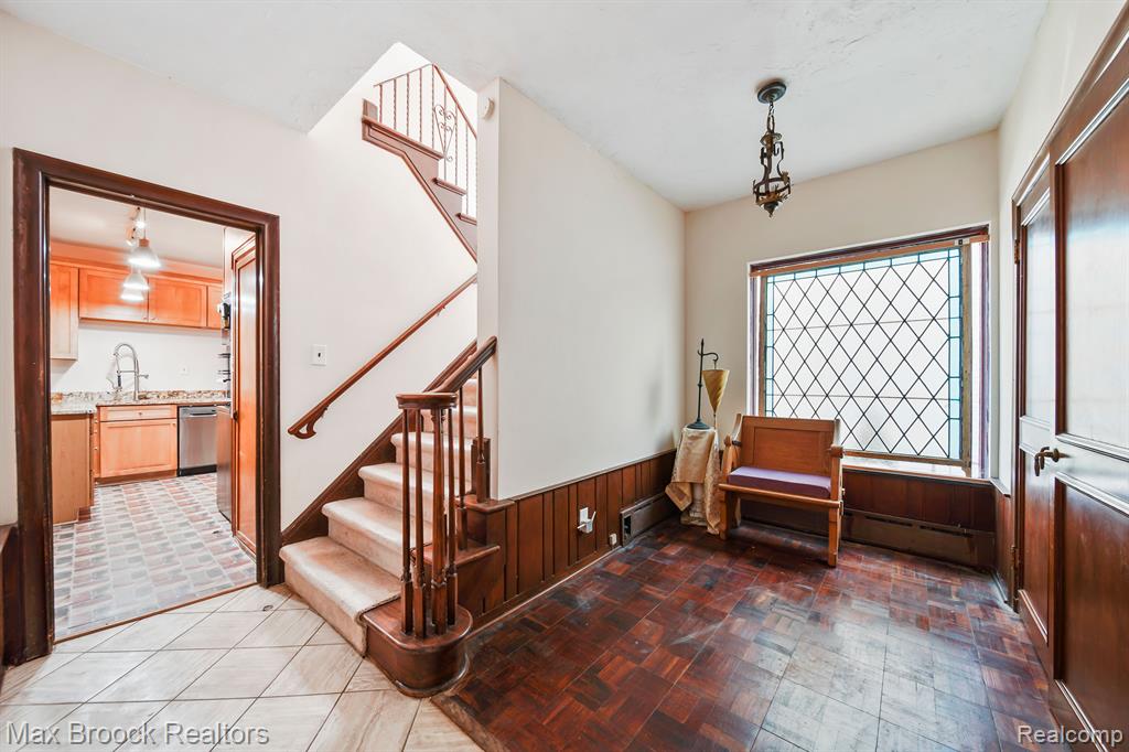 19938 Renfrew Road Detroit, MI 48221 - Photo 3 of 48