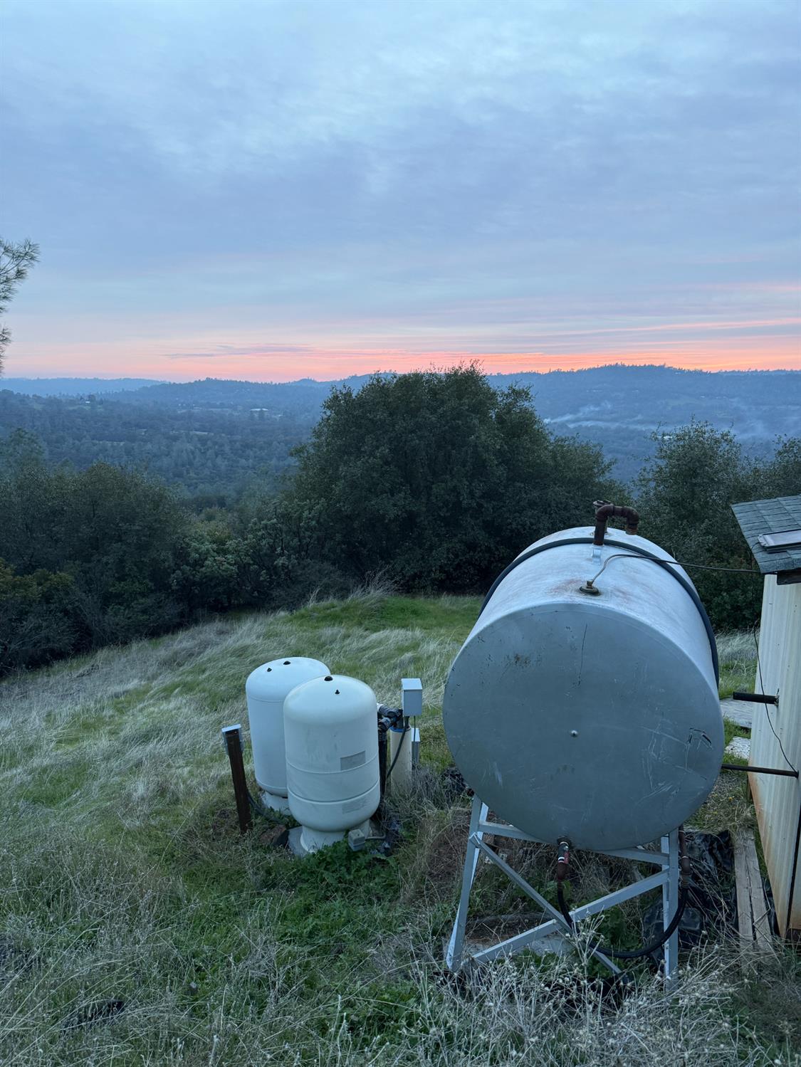 18746 Excelsior Road Nevada City, CA 95959 - Photo 6 of 7 a view of a terrace with a table and chairs