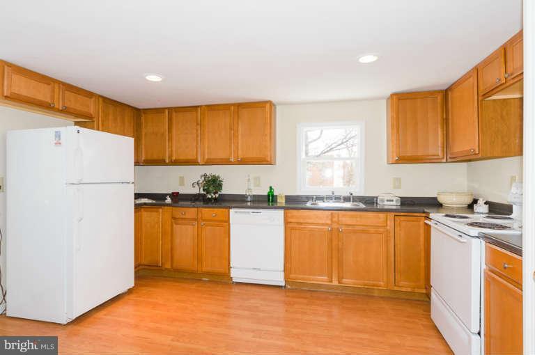 1204 Springfield Avenue Baltimore, MD 21239 - Photo 9 of 28 Kitchen