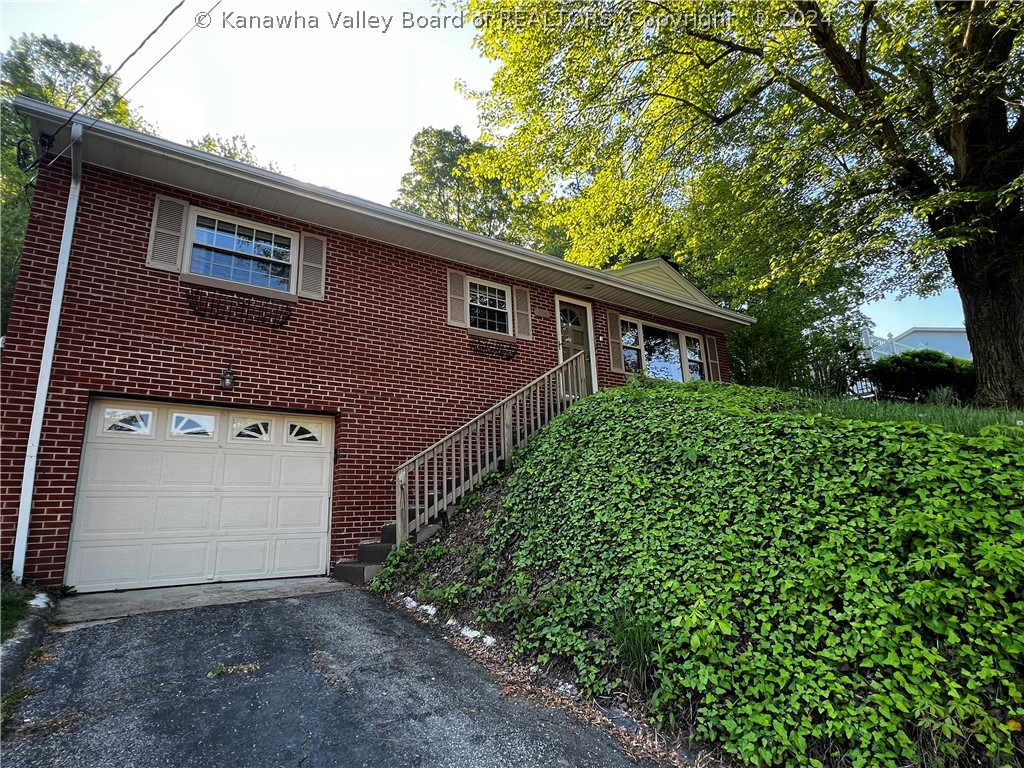 208 Loma Road Charleston, WV 25314 - Photo 2 of 33 Gallery Image 2