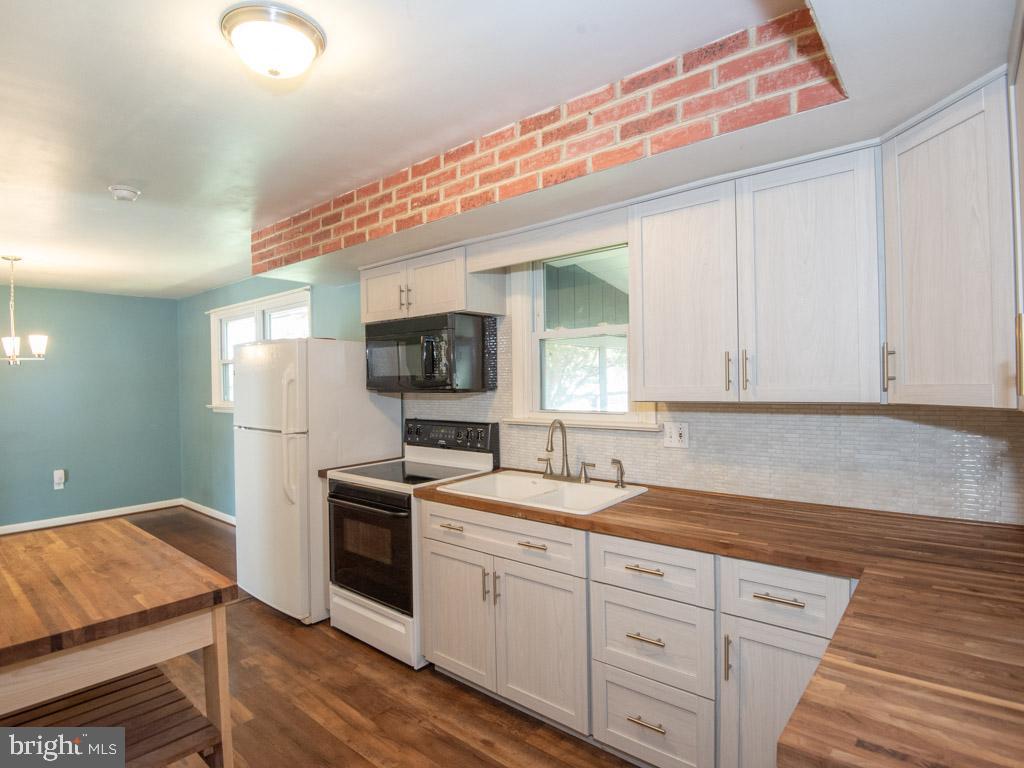 471 Delp Road Lancaster, PA 17601 - Photo 11 of 29 Gallery Image 11