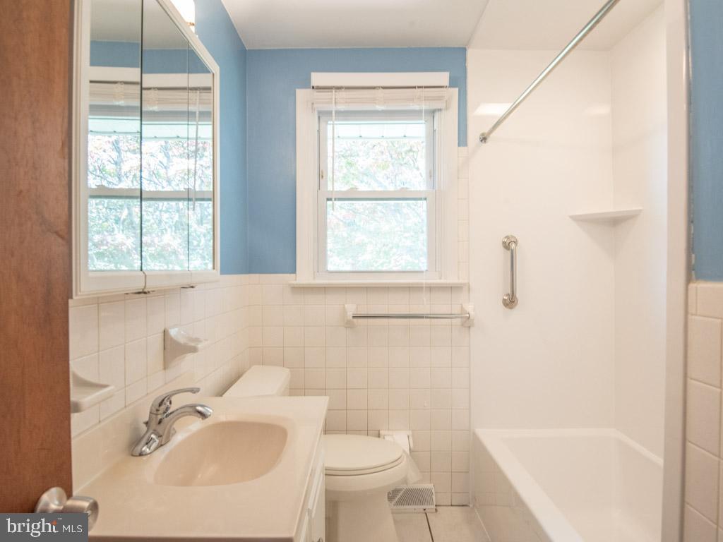 471 Delp Road Lancaster, PA 17601 - Photo 12 of 29 Gallery Image 12