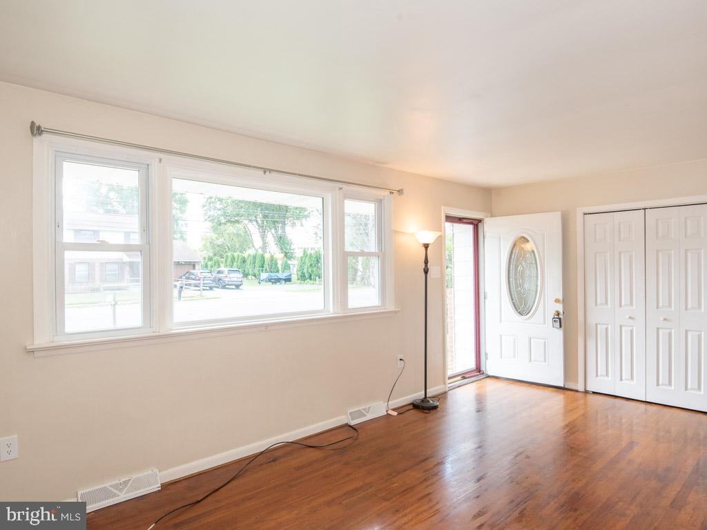 471 Delp Road Lancaster, PA 17601 - Photo 4 of 29 Gallery Image 4