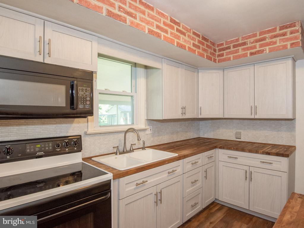 471 Delp Road Lancaster, PA 17601 - Photo 9 of 29 Gallery Image 9
