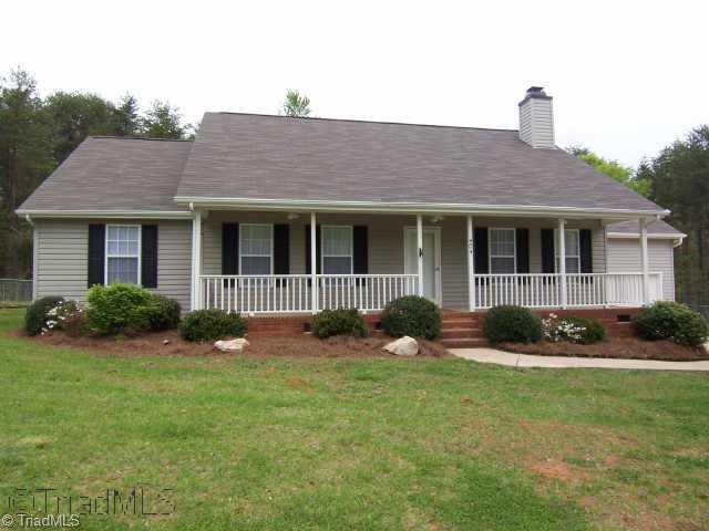 404 Grenham Road Greensboro, NC 27455 - Photo 1 of 6 Exterior Front.