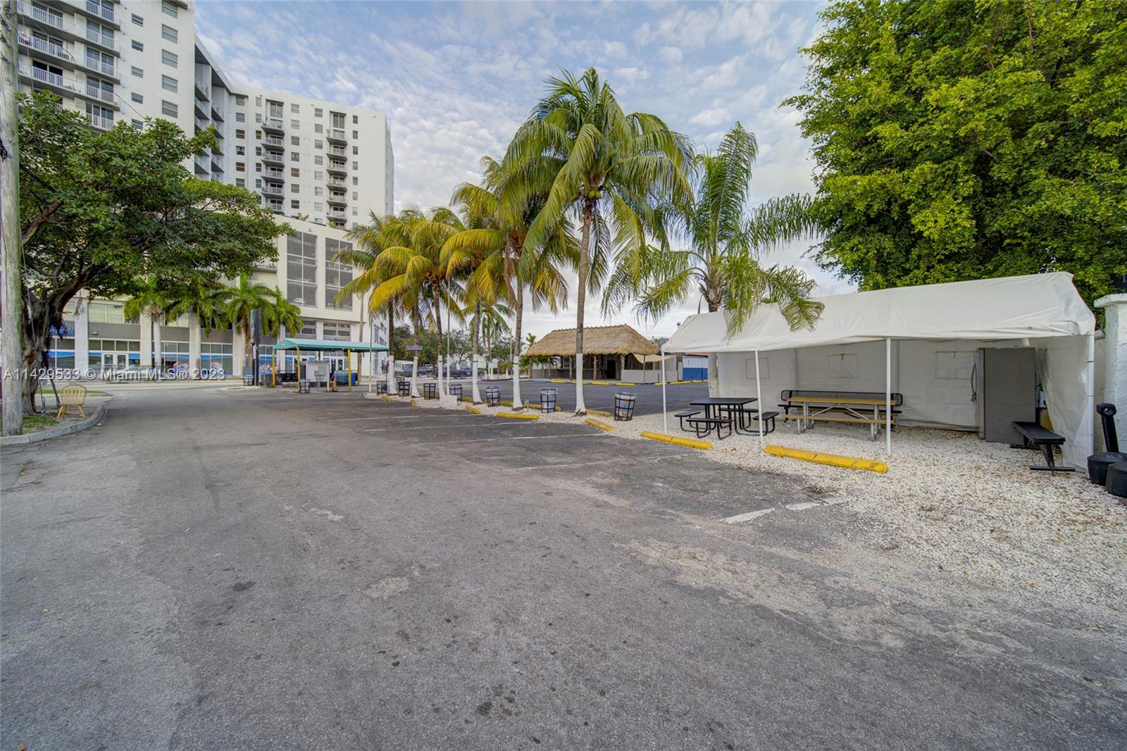 Car Wash For Sale In Miami Miami, FL 33125 - Photo 8 of 19 a view of a chairs and table in the patio