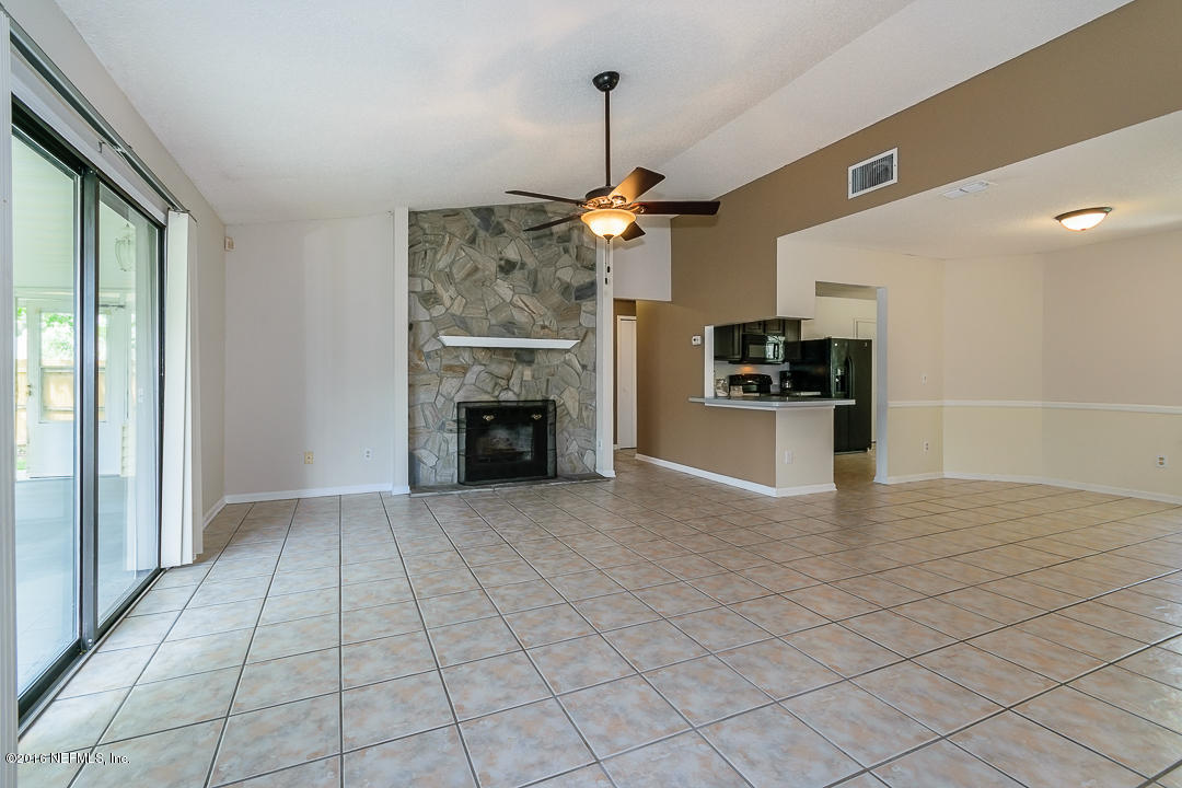 8450 Ivey Road Jacksonville, FL 32216 - Photo 5 of 20 Great room
