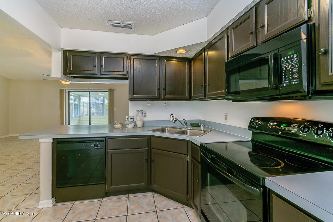8450 Ivey Road Jacksonville, FL 32216 - Photo 8 of 20 kitchen