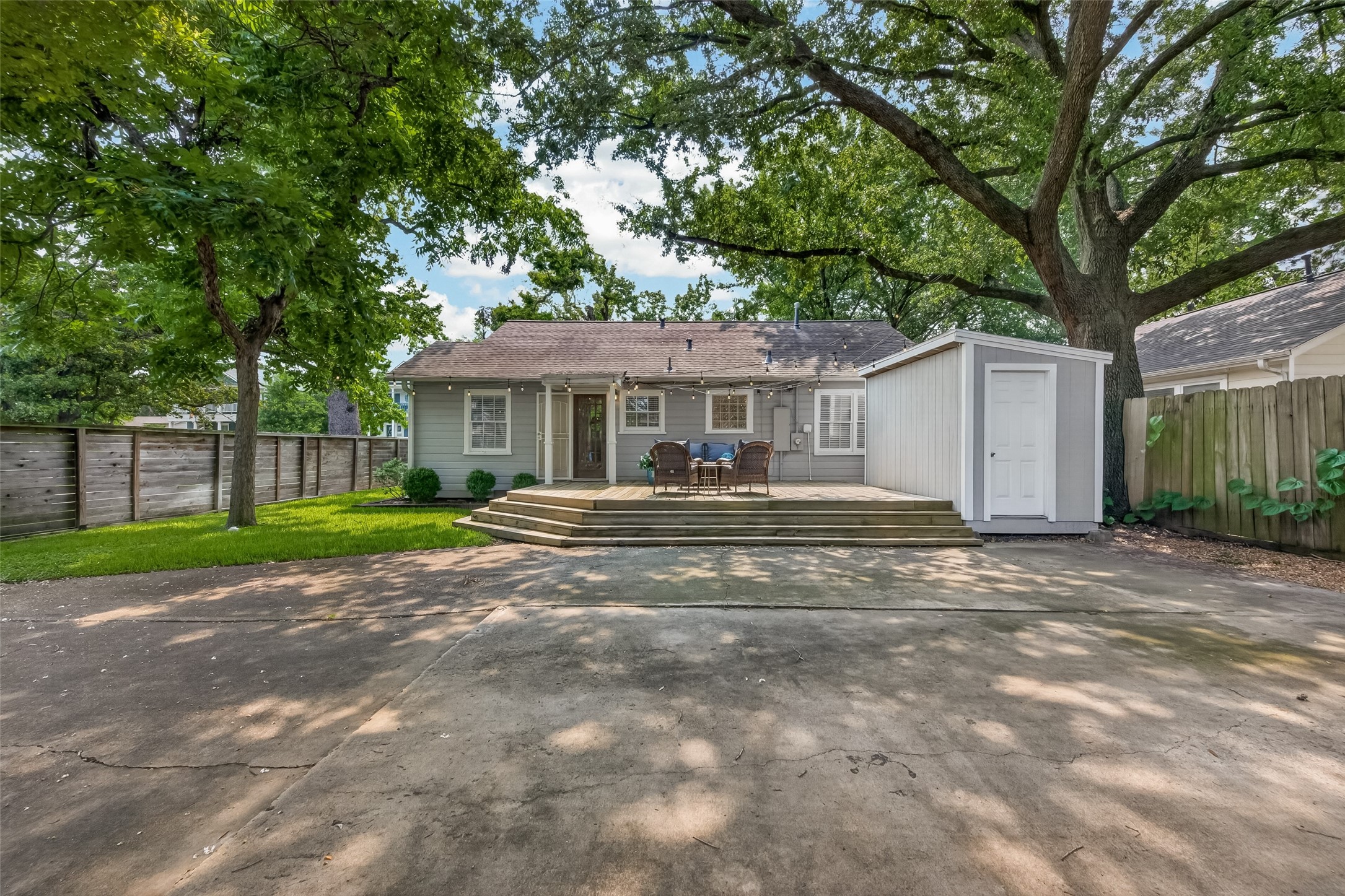 2019 Gostick Street Houston, TX 77008 - Photo 32 of 36 a view of a house with a yard