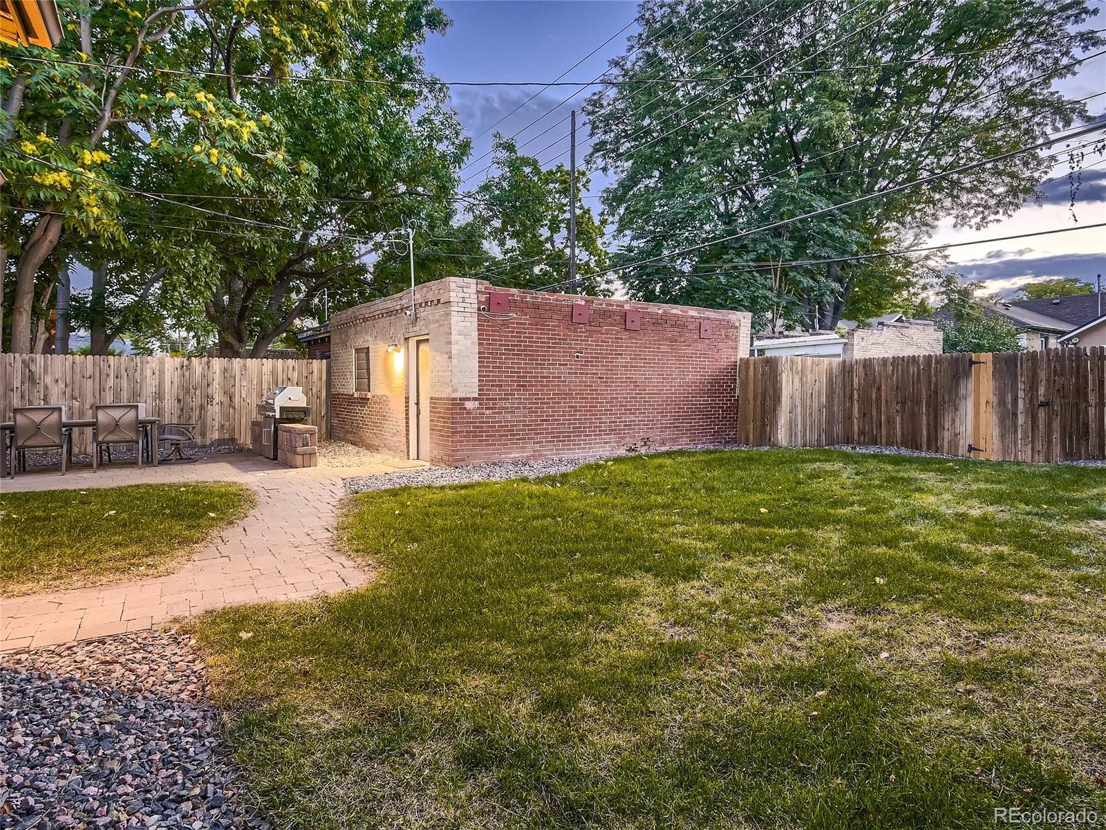 1031 Harrison Street Denver, CO 80206 - Photo 32 of 32 a backyard of a house with lots of green space