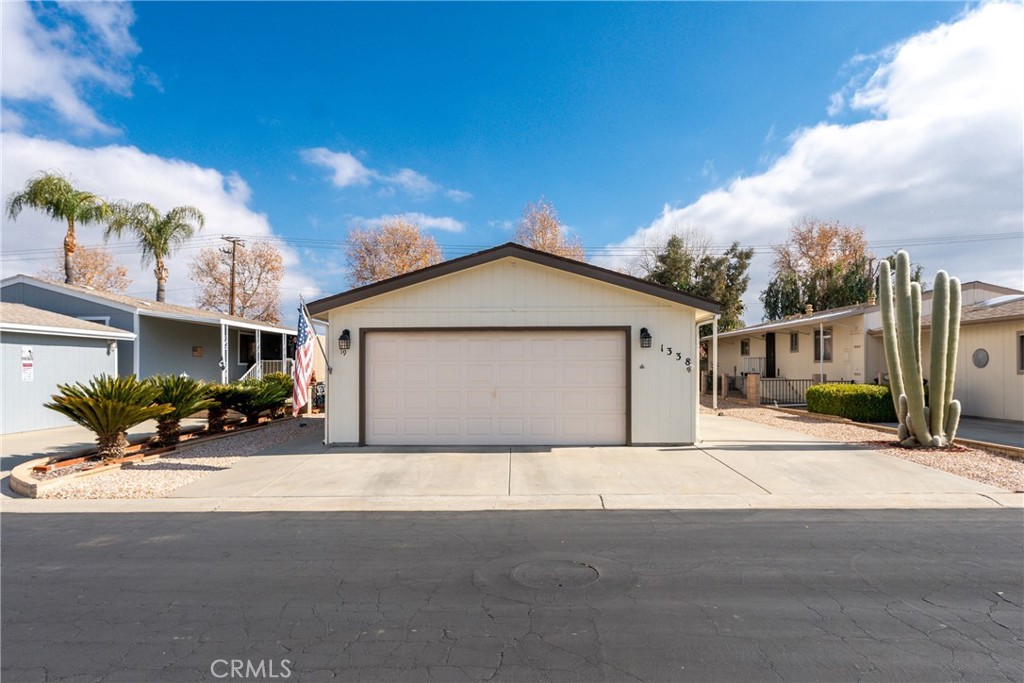 1338 Bishop Drive Hemet, CA 92545 - Photo 2 of 34