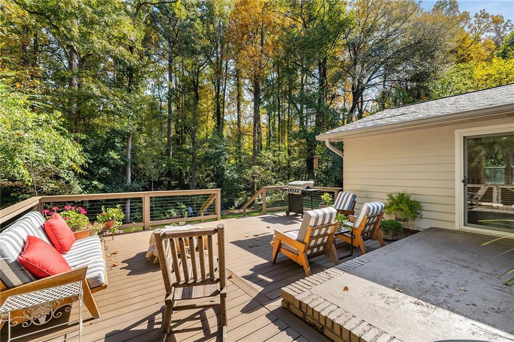 6555 Wright Road Northeast Sandy Springs, GA 30328 - Photo 28 of 40 a view of sitting area with furniture
