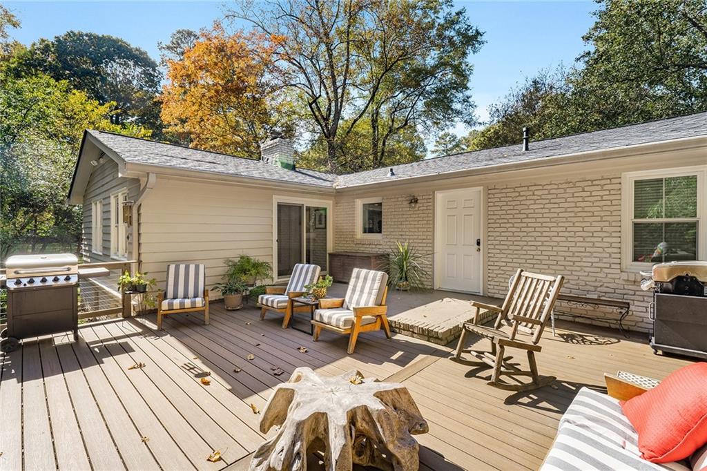 6555 Wright Road Northeast Sandy Springs, GA 30328 - Photo 29 of 40 a view of a patio from a balcony