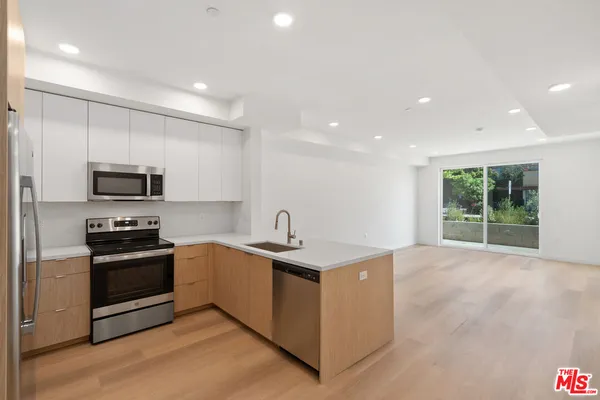 $3,495 | 4406 Fulton Avenue, Unit 105, Sherman Oaks, CA 91423