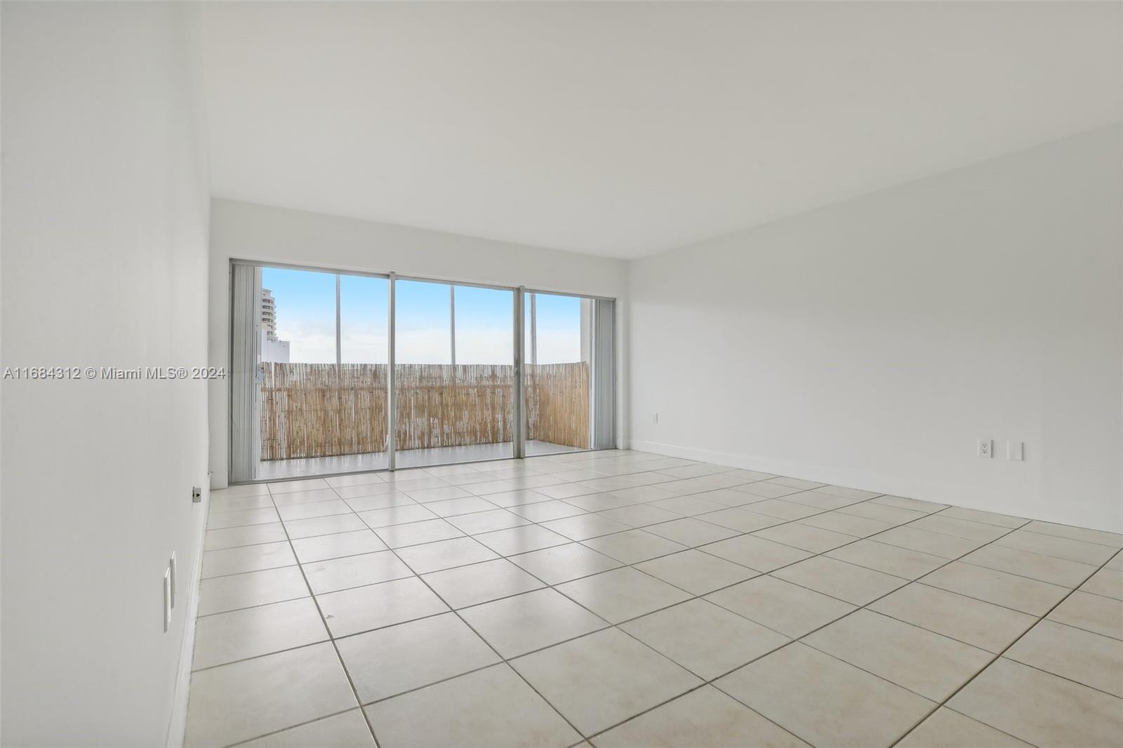 550 Ocean Drive, Unit 9F Key Biscayne, FL 33149 - Photo 3 of 37 a view of an empty room and window