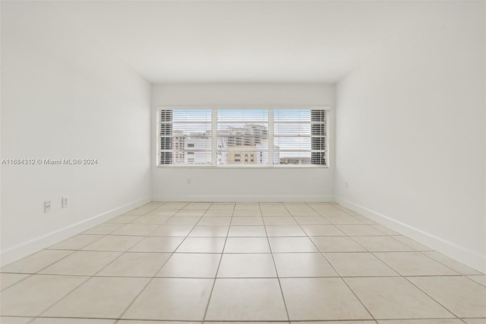 550 Ocean Drive, Unit 9F Key Biscayne, FL 33149 - Photo 4 of 37 a view of an empty room and a window