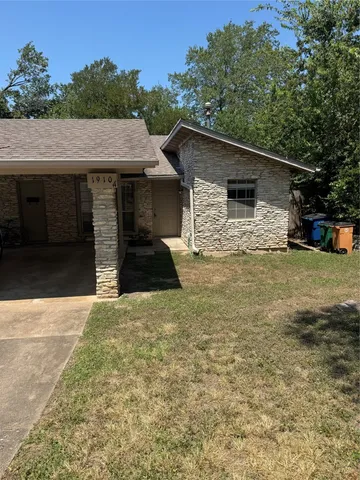 a house view with a outdoor space
